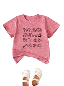 Detailansicht des rosa Kinder Kurzarm T-Shirts mit niedlichen Tier Umriss Grafikdrucken.