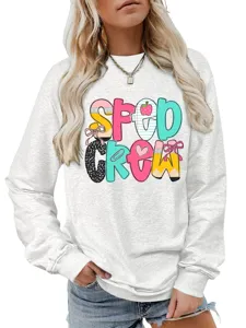 Detailaufnahme des lässigen Damen Rundhals Sweatshirts mit buntem Grafikprint und weichem Stoff.