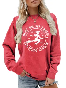 Details des roten Sweatshirts mit Hexen-Grafik und witzigem Slogan auf der Vorderseite.