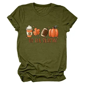 T-shirt a maniche corte verde con grafica di zucca autunnale e stampa tis the season.