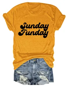Casual gele korte mouw t-shirt voor vrouwen met Sunday Funday letterprint en spijkerbroekshorts