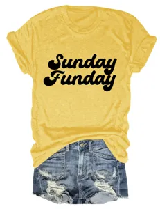 Dames casual gele t-shirt met korte mouwen, ronde hals en Sunday Funday opdruk.
