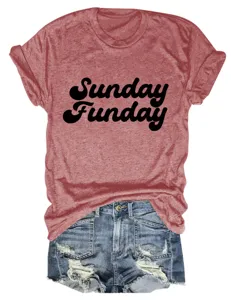 Dames casual ronde hals korte mouw t-shirt gecombineerd met stijlvolle denim shorts outfit.