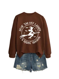 Braunes Sweatshirt Detail mit Hexen Grafikprint und herbstlichem Buchstaben Design.