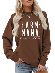 Detailansicht des braunen Damen Sweatshirts mit stilvollem Farm Mama Grafikdruck vorne.