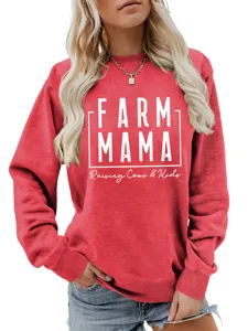 Detailansicht des roten Damen Langarm Sweatshirts mit weißem Textaufdruck vorne.