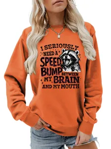 Lässiges oranges Damen Langarm Sweatshirt mit einem lustigen Waschbär Motiv und Spruch.