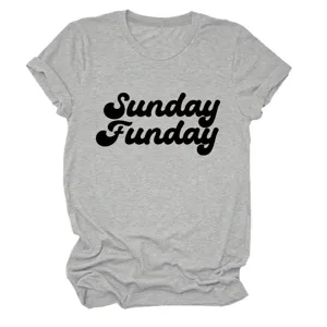 Casual grijs dames t-shirt met korte mouwen en stoere Sunday Funday retro tekstprint.