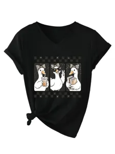 Μαύρο γυναικείο t-shirt με V λαιμόκοψη και κοντό μανίκι με χαριτωμένα σχέδια πατάκια.