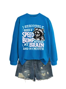 Damen blauer Rundhals Langarm Sweatshirt mit lustigem Waschbären Grafik und Print.