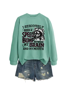 Lockerer mintgrüner Langarm-Pullover mit lustigem Waschbär-Grafiktext-Druck für Damen.