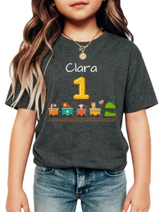 Vista dettagliata della maglietta personalizzata per bambini con trenino e stampa del nome.