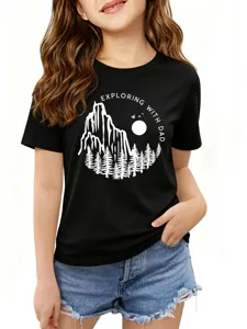 T-shirt manches courtes col rond enfant motif montagne exploring with dad impression graphique.