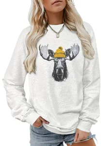 Detalle de primer plano de sudadera casual de mujer de manga larga con gráfico de alce.