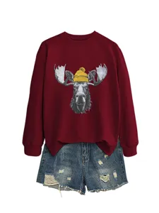Encantadora sudadera burdeos de manga larga con lindo gráfico de alce y gorro amarillo.