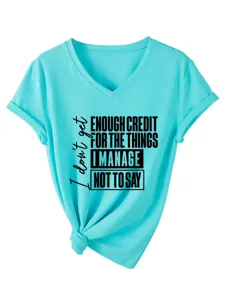 Γυναικείο casual t-shirt με V λαιμόκοψη, κοντό μανίκι και μοντέρνα στάμπα με γράμματα.