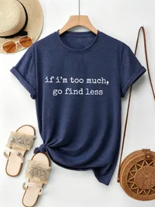 Vista dettagliata della t-shirt a maniche corte blu scuro con stampa con slogan.