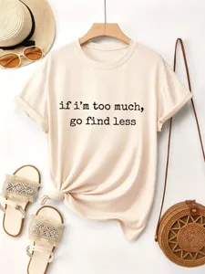 Vista ravvicinata della t-shirt a maniche corte beige casual con stampa di citazione.