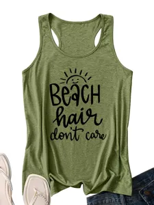 Camiseta sin mangas verde de verano para mujer con detalle de lema de playa y grafico.