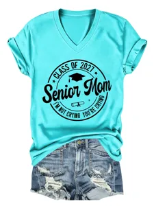 Γυναικείο κοντομάνικο T-shirt με V λαιμόκοψη και εκτύπωση αποφοίτησης 2027.