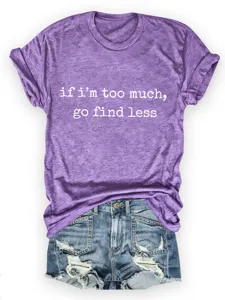 Vista dettagliata della t-shirt casual a maniche corte viola con stampa slogan.