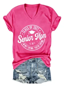 Ροζ γυναικείο κοντομάνικο T-shirt V-neck Class of 2027 Senior Mom, casual άνετο μπλουζάκι.