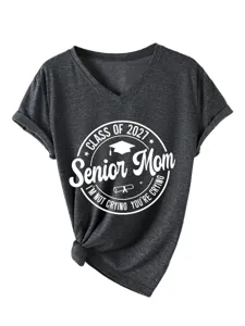 T-shirt με V-neck κοντό μανίκι για μαμά αποφοίτησης 2027, άνετο casual top αποφοίτησης.