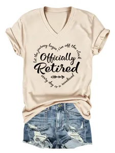 Gedetailleerd overzicht van het beige V-hals t-shirt met grappige grafische print.