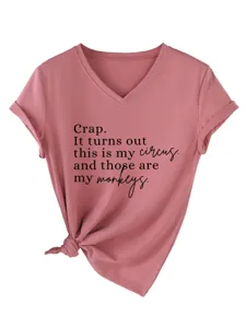 Vue détaillée t-shirt femme décontracté col V manches courtes avec lettrage et nœud.