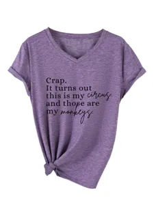 T-shirt femme décontracté à col V et manches courtes violet avec imprimé de lettres.
