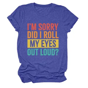 Vue détaillée d'un t-shirt à manches courtes pour femme avec une impression amusante.