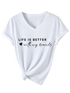 Casual wit T-shirt met V-hals en korte mouwen met gedetailleerde letteropdruk.