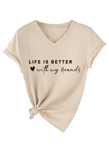 Casual dames korte mouw V-hals t-shirt met leuke grafische print en knoopdetail.