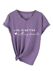 Dames paarse v-hals korte mouw t-shirt met familie slogan grafisch en geknoopt zoom casual top
