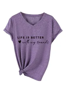 Paarse casual dames T-shirt met V-hals en korte mouwen en briefprint en knoop zoom.