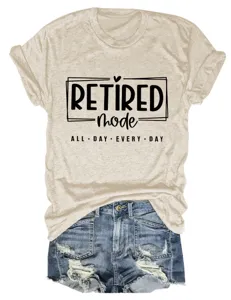 Casual women's crew neck short sleeve T-shirt with retired mode letter print for daily wear.