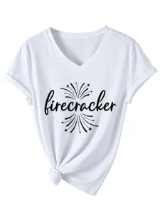 Camiseta casual de mujer cuello en V blanca manga corta con estampado de fuegos artificiales.