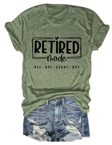 Casual women's round neck short sleeve t-shirt with funny retired slogan print, army green.