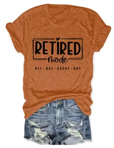 Casual women's round neck short sleeve t-shirt with retired print, stylish and comfortable.