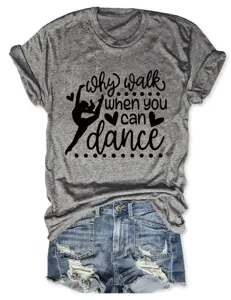 Λεπτομερής εικόνα του γυναικείου casual T-shirt με κοντό μανίκι και σχέδιο χορού.