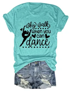 Γυναικείο τιρκουάζ κοντομάνικο t-shirt με στρογγυλή λαιμόκοψη και μοντέρνα τζιν σορτς.