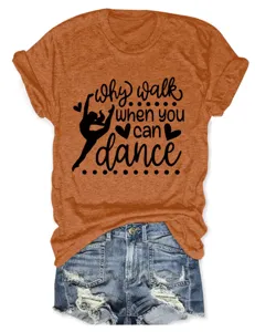 Casual γυναικείο t-shirt με στρογγυλή λαιμόκοψη, κοντό μανίκι και τύπωμα χορού με σορτς.