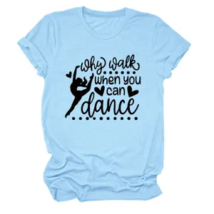Casual γυναικείο γαλάζιο κοντομάνικο t-shirt με στρογγυλή λαιμόκοψη και χορευτικό σχέδιο.