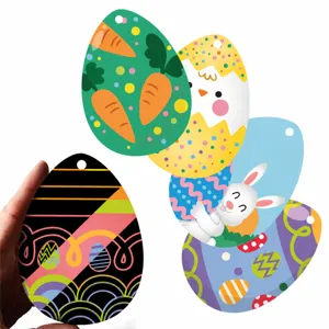 Kit de manualidades de arte para rascar de Pascua con huevos de colores y palitos.