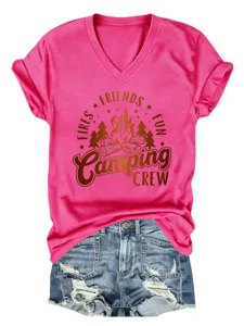 Camiseta casual de mujer con cuello en V y manga corta con estampado de camping.
