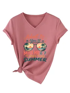 Maglietta da donna rosa casual con scollo a V e maniche corte con stampa spiaggia estiva.