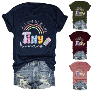 T-shirt femme décontracté à manches courtes et col rond avec imprimé enseignant et short en jean.