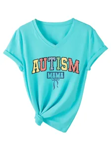 Turquoise V-hals korte mouw dames T-shirt met autism mama print en geknoopt zoomdetail.