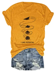 Damen Freizeit Kurzarm Rundhals T-Shirt mit kreativem Papierflieger Grafikmuster und Spruch.