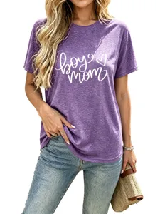 Lässiges Damen Kurzarm T-Shirt mit Boy Mom Buchstaben Druck, bequeme Baumwolle für den Alltag.